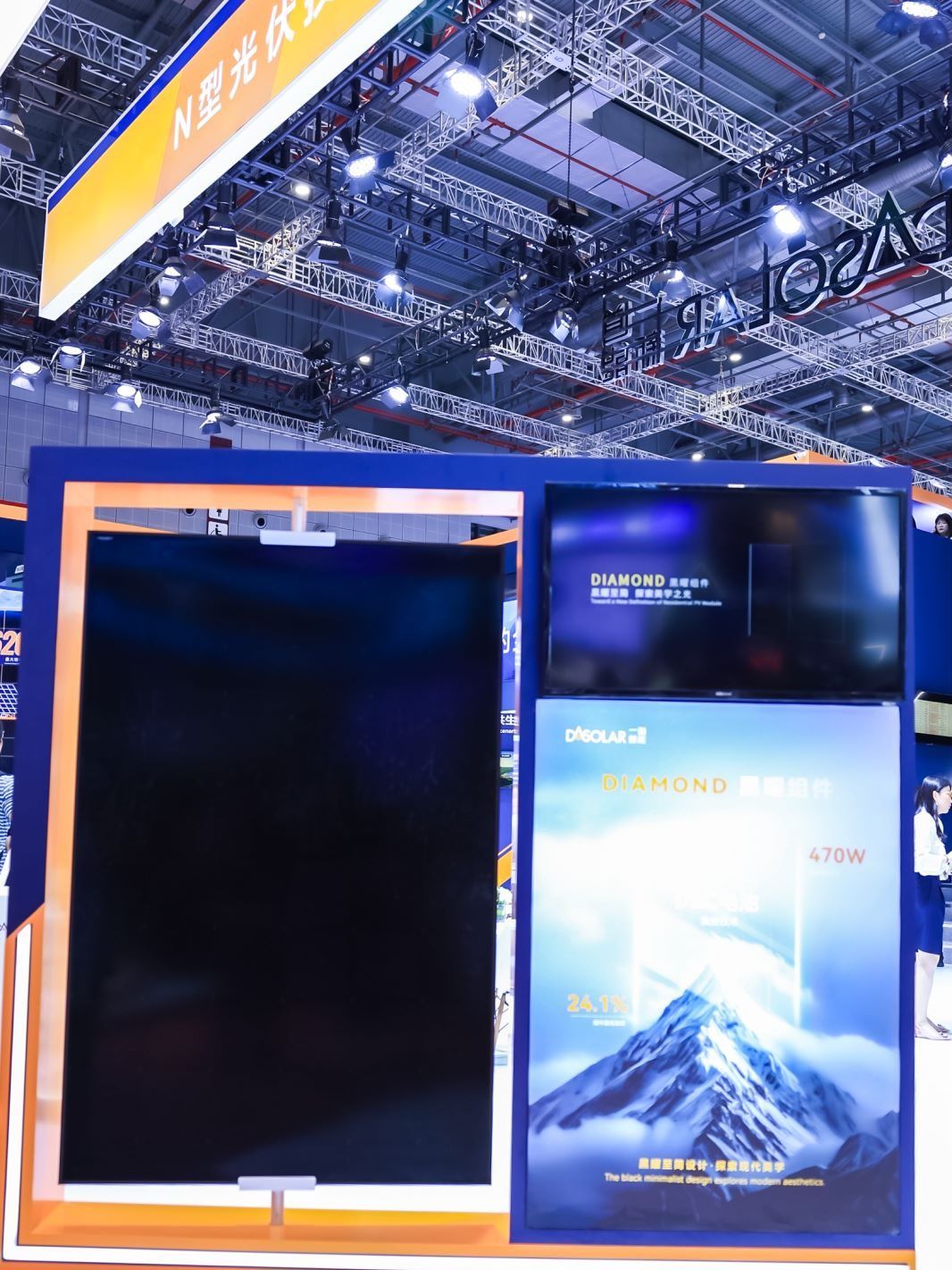 Das Solar showcases its solar panel at SNEC 2024