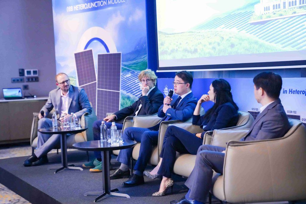 Panel discussion themed ‘High-quality Development of Solar Energy in Europe’. Credit: Huasun HJT